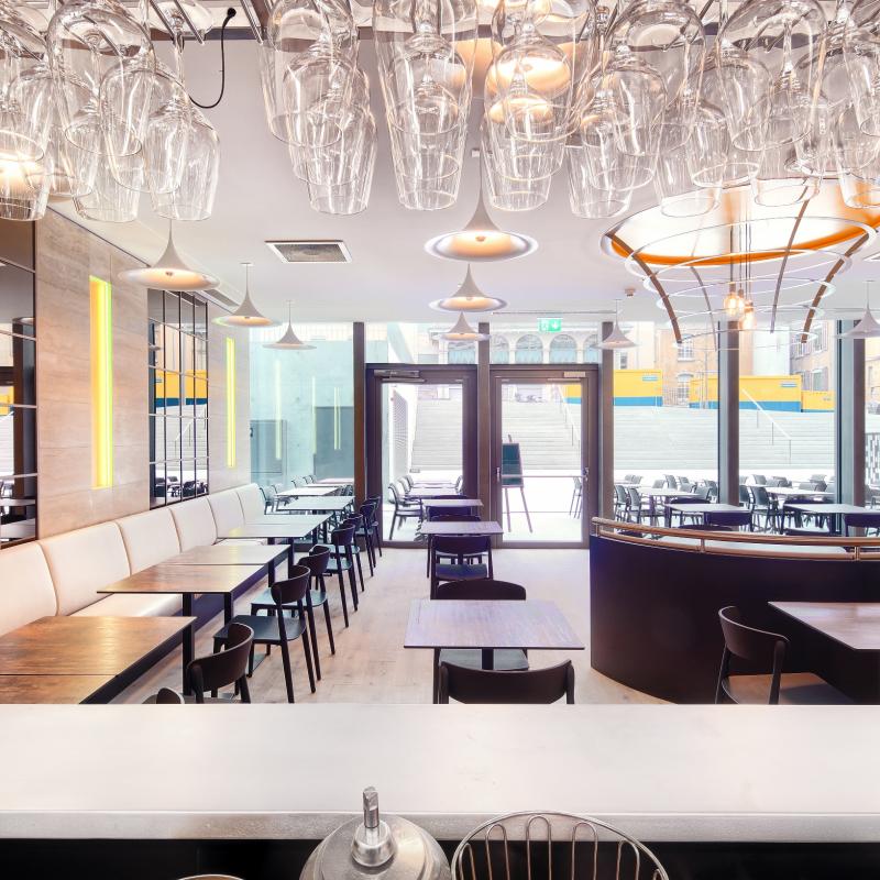 « Chez Gustave », café-brasserie HUG, Genève